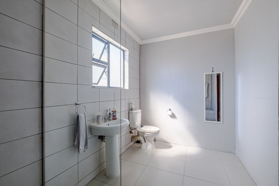 5 Bedroom Property for Sale in Lentegeur Western Cape